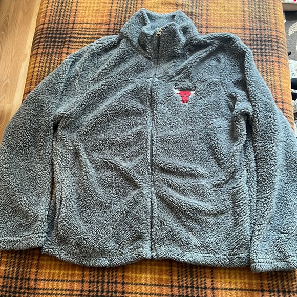 Chicago Bulls gray fleece Jacket - Picture 1 of 5